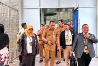 Tim Lembaga Akreditasi Rumah Sakit Indonesia (LARSI) memvalidasi langsung kesesuaian dokumen administrasi dengan pelaksanaan teknis di lapangan sejak Selasa (13/10/2026).(poto: jamberita.com).