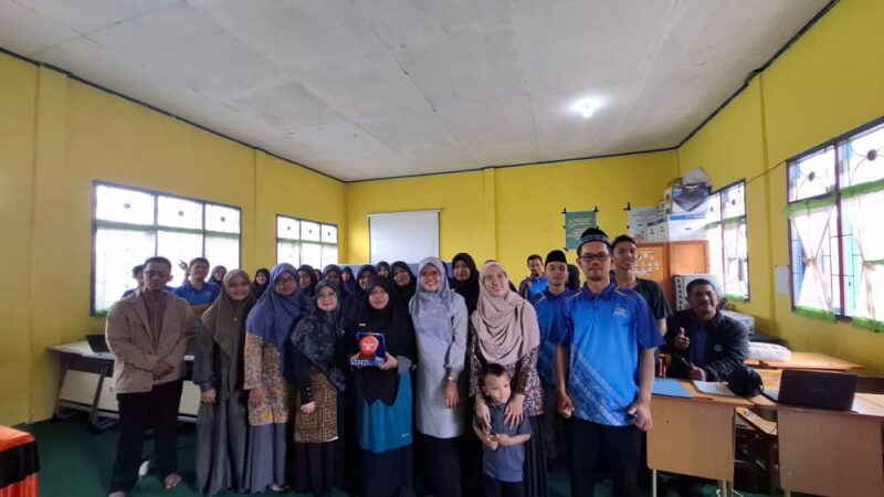 Tim pengabdian masyarakat PGSD FKIP Universitas Jambi menggelar program pelatihan Canva AI guru di SD IT Darunnajah, Kabupaten Kerinci, Sabtu (26/9/2026).(poto: jamberita.com).
