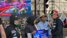 PT Pertamina (Persero) menyalurkan bantuan alat tenun Pertamina untuk mempercepat pemulihan ekonomi masyarakat Desa Adat Sade, Kabupaten Lombok Tengah, Nusa Tenggara Barat.(poto: kompas.com).