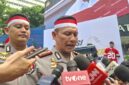 Kabid Humas Polda Metro Jaya Kombes Pol Budi Hermanto menggelar konferensi pers di depan Pos Polisi Bundaran HI, Kamis (29/10/2026).(poto: kompas.com).