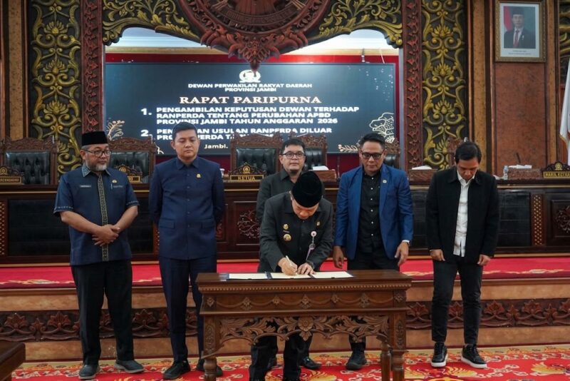 Badan Anggaran DPRD Provinsi Jambi bersama Tim Anggaran Pemerintah Daerah resmi menyepakati rancangan peraturan daerah terkait Perubahan APBD Provinsi Jambi 2026.(poto: jamberita.com).