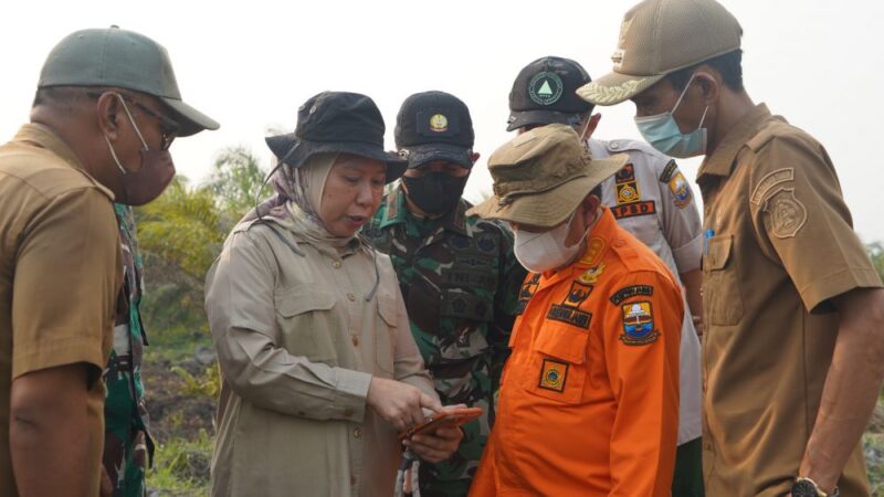 Komandan Korem (Danrem) 042/Gapu Brigjen TNI Nyamin bersama jajaran pimpinan daerah meninjau langsung area kebakaran hutan dan lahan (karhutla) di kawasan Taman Hutan Raya (Tahura) Orang Kayo Hitam, Provinsi Jambi, Senin (5/10/2026).(poto: jamberita.com).