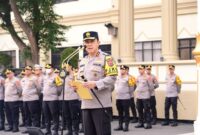 Kapolda Jambi Irjen Pol. Drs. Widodo, S.H., M.H., saat memimpin apel pagi di Lapangan Hitam Mapolda Jambi pada Kamis (15/10/2026).(poto: jamberita.com).