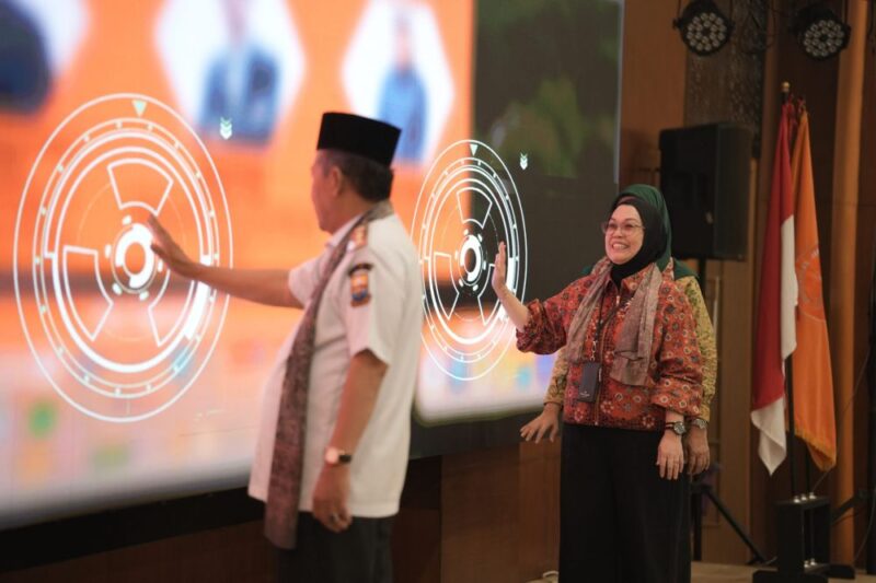 Wakil Gubernur Jambi Dr. H. Abdullah Sani, M.Pd.I., hadir langsung membuka acara bersama jajaran pimpinan rektorat dan sivitas akademika kampus pinang masak.(poto: istimewa).