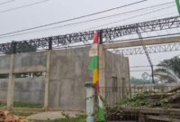 Kondisi pembangunan Gedung Koperasi Merah Putih (KMP) di Dusun Datar, Kecamatan Muko-Muko Bathin VII, Kabupaten Bungo, yang belum rampung meski telah berjalan hampir dua tahun.(poto: jambiprima.com).