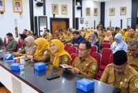 Wakil Wali Kota Jambi, Diza Hazra Aljosha, memimpin langsung Rapat Koordinasi Tim Koordinasi Penanggulangan Kemiskinan pada Selasa (20/10/2026).(poto: istimewa).