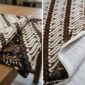 Ilustrasi cara membedakan batik asli dan palsu.(poto: AI).