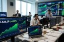 Aktivitas pergerakan grafik saham dan IHSG di layar monitor bursa efek.(poto: AI).