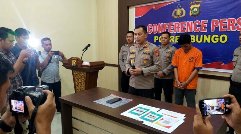 Ilustrasi: Polres Bungo menggelar konferensi pers kasus penipuan bukti transfer QRIS palsu bermodus AI senilai Rp89,9 juta.(poto: AI).