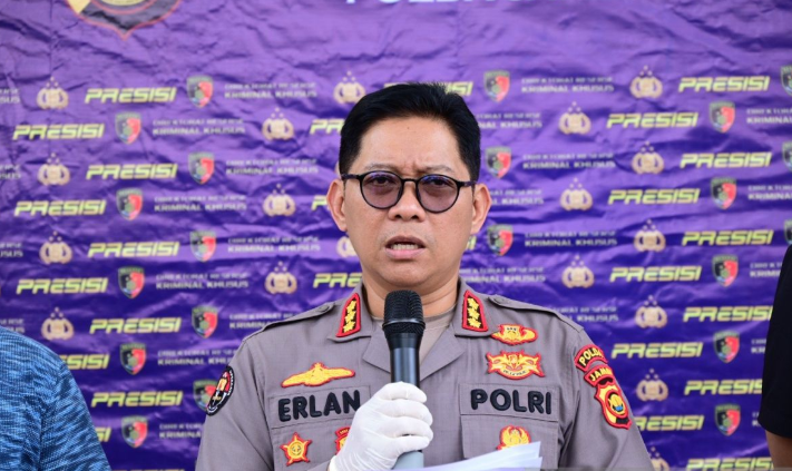 Kabid Humas Polda Jambi Kombes Pol Erlan Munaji jelaskan penanganan kasus karhutla di Jambi, Senin (12/10/2026).(poto: Istimewa).