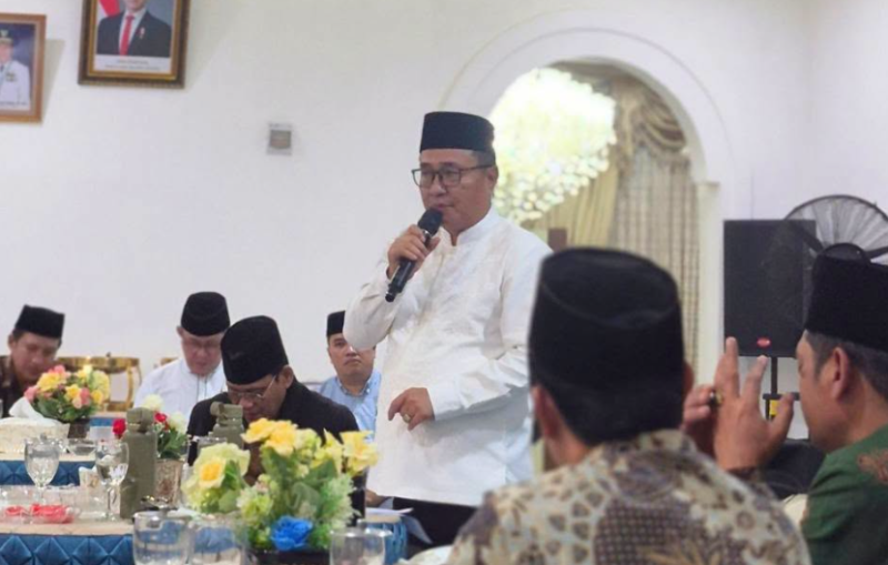 Wali Kota Sungai Penuh Alfin, S.H., silaturahmi bersama Kafilah Kota Sungai Penuh yang akan mengikuti Musabaqah Tilawatil Qur’an (MTQ) ke-55 Tingkat Provinsi Jambi, Selasa malam (6/10).(poto: istimewa). 