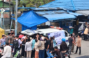 PT Tren Gen Horizon membagikan paket nasi kotak dan jus gratis dalam program Jumat Berkah di Masjid Raya Kota Sungai Penuh, Jumat (9/10/2026).(poto: Mardizal).