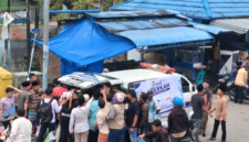 PT Tren Gen Horizon membagikan paket nasi kotak dan jus gratis dalam program Jumat Berkah di Masjid Raya Kota Sungai Penuh, Jumat (9/10/2026).(poto: Mardizal).