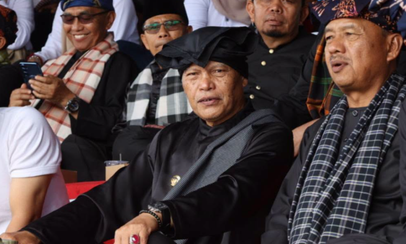 Wakil Wali Kota Sungai Penuh, Azhar Hamzah, turut hadir langsung memenuhi undangan penutupan pada Minggu (25/10).(poto: istimewa).