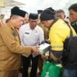 Gubernur Jambi salurkan sembako dan masker bagi masyarakat terdampak kebakaran hutan dan lahan di Kabupaten Bungo, Senin (19/10/2026).(poto: istimewa).
