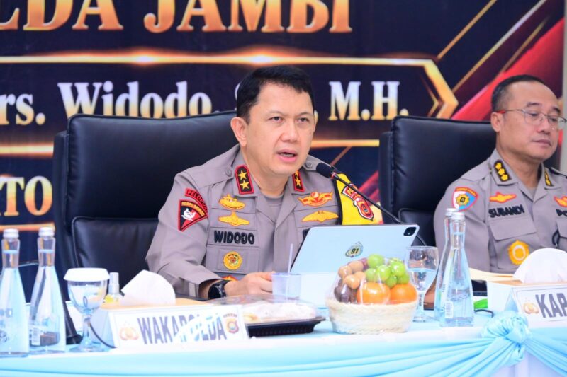 Kapolda Jambi Irjen Pol. Drs. Widodo, S.H., M.H., memimpin pemaparan Commander Wish Kapolda Jambi di Lantai III Gedung Siginjai Mapolda Jambi, Kamis (15/10/2026).(poto: jambilink.id).