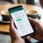 Ilustrasi Pengguna mengakses menu cadangan chat WhatsApp di ponsel untuk mencadangkan riwayat pesan ke Google Drive secara aman.(poto: AI).