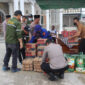Polres Tanjung Jabung Barat bersama relawan Yayasan Budi Luhur menyalurkan bantuan sembako korban kebakaran di kawasan Tungkal Harapan pada Sabtu (17/10/2026).(poto: tribratanews.jambi.polri.go.id).