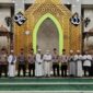Aparat kepolisian menggiatkan program Subuh Keliling Polres Tebo di Masjid Agung Al-Ittihad pada Minggu, 18 Oktober 2026.(poto: tribranews.jambi.polri.go.id).