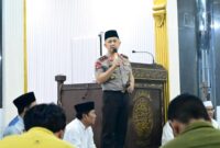 Kapolda Jambi Irjen Pol. Drs. Widodo, S.H., M.H., melaksanakan kegiatan Subuh Keliling di Masjid Nurul Huda, Sungai Putri, Kec. Telanaipura, Kota Jambi, pada Sabtu (24/10/2026).(poto: tribratanews.jambi.polri.go.id).