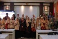 DWP FEB UNJA bekali ibu-ibu pelaku UMKM literasi keamanan digital agar transaksi daring aman dan terhindar dari potensi kejahatan siber.(poto: unja.ac.id).