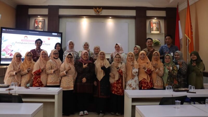 DWP FEB UNJA bekali ibu-ibu pelaku UMKM literasi keamanan digital agar transaksi daring aman dan terhindar dari potensi kejahatan siber.(poto: unja.ac.id).