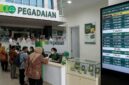 Ilustrasi: Nasabah bertransaksi di outlet Pegadaian saat harga emas Galeri 24 & UBS terpantau naik, Minggu (11/10/2026).(poto: AI).