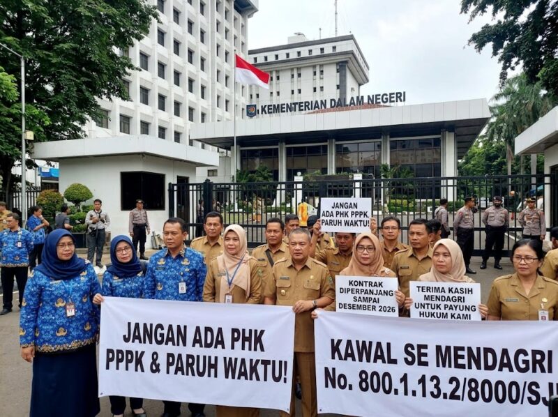 Ilustrasi: Perwakilan GTKN dan aparatur daerah mengawal implementasi larangan pemutusan hubungan kerja bagi PPPK selama masa transisi.(poto: AI).