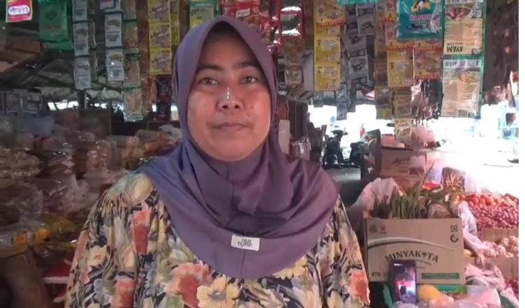 Susi, pedagang cabai di Pasar Tradisional Sengeti.(poto: jambiekspres).