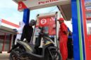 Ilustrasi pemotor sedang melakukkan pengisian BBM.(poto: istimewa).