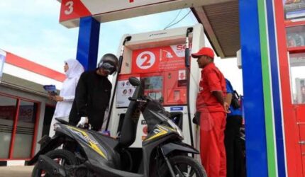 Ketahui risiko fatal motor beralih dari Pertamax ke Pertalite. Mesin cepat mengelitik, bensin kian boros, dan biaya servis membengkak.