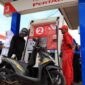 Ilustrasi pemotor sedang melakukkan pengisian BBM.(poto: istimewa).