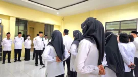 Pembimbing Masyarakat Kristen Kanwil Kementerian Agama Provinsi Jambi, Roberson Pakpahan, saat memimpin agenda rutin Apel Kedisiplinan Pegawai di lingkungan instansi, Selasa (6/10/2026).(poto: jambi.kemenag.go.id).