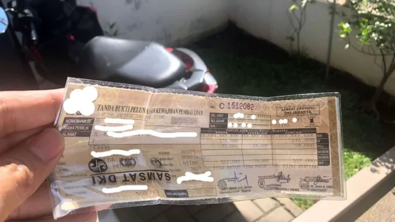 Bukti pelunasan PKB sepeda motor. Pemilik wajib membawa lembar asli STNK saat mengurus program pemutihan di Samsat.(poto: istimewa).